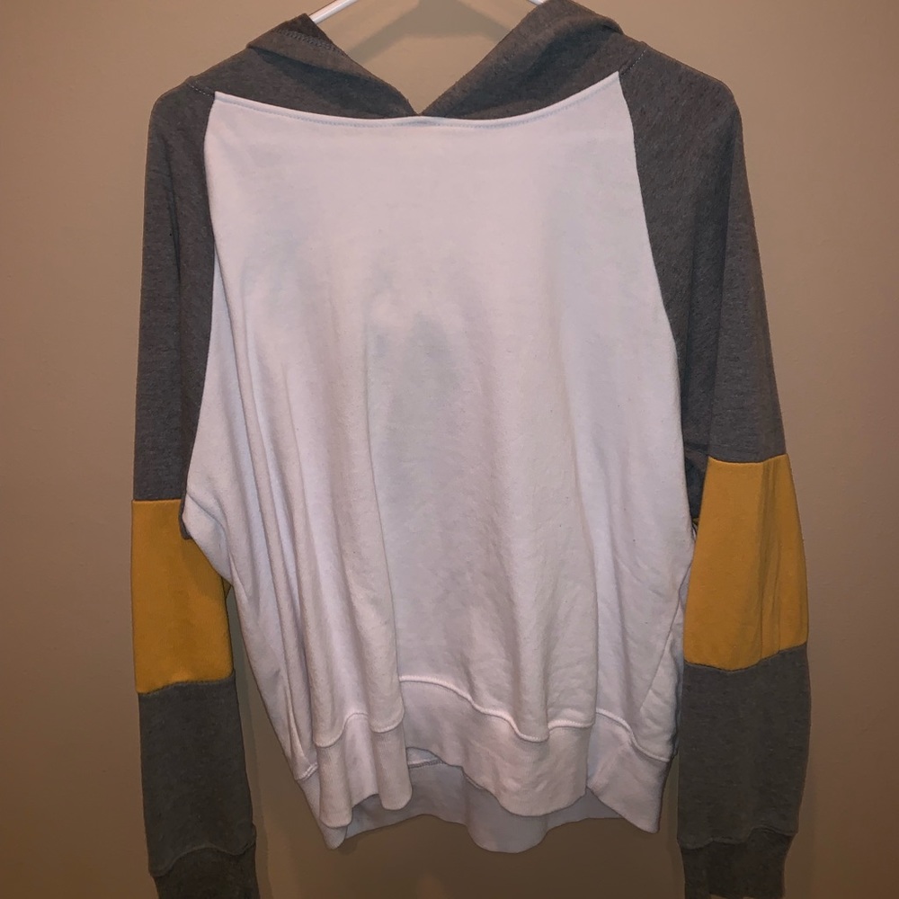 TILLY’S sweatshirt